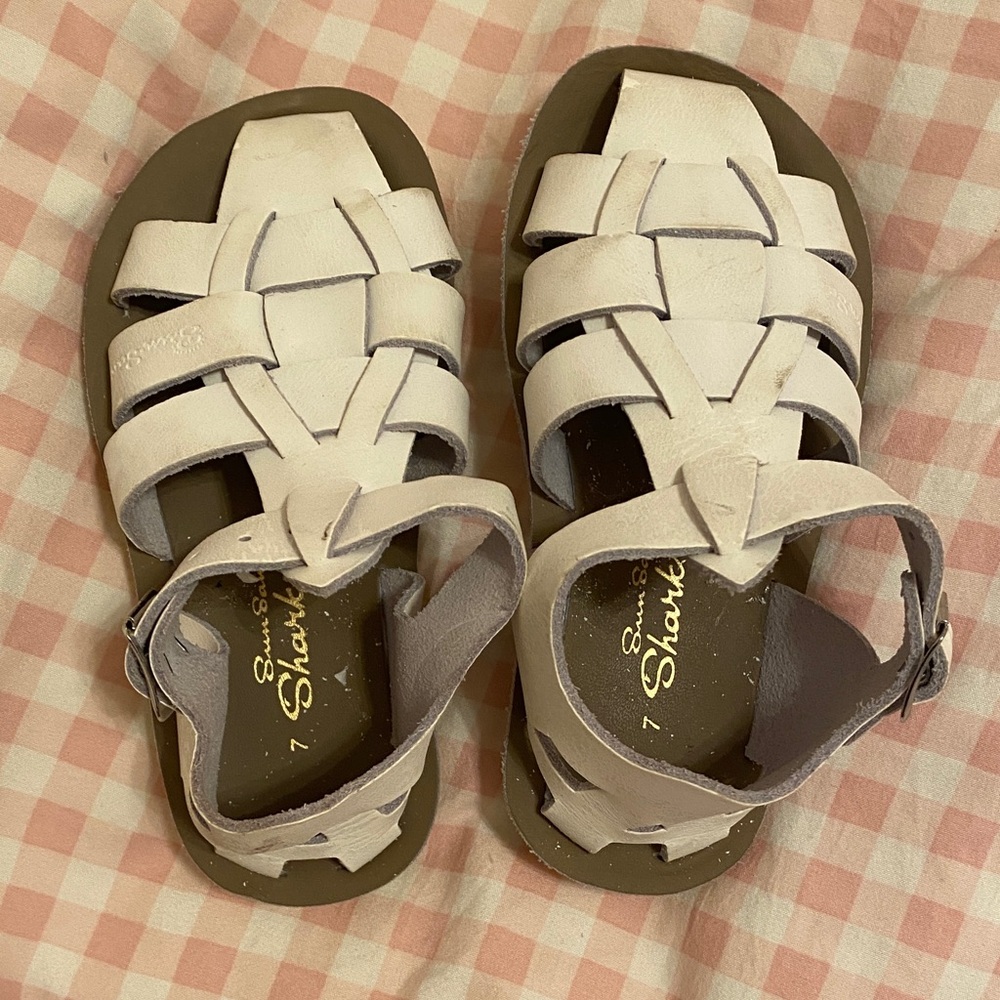 Chic White Kids Sandals by 7 Sharks